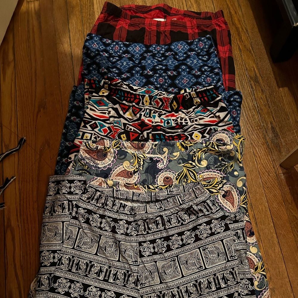 Gently used batch of women’s size XL leggings.